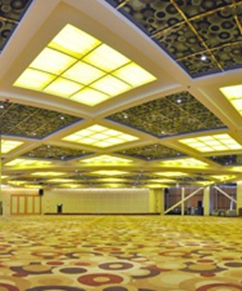 德州太阳谷微排国际酒店 
                        太阳谷微排国际酒店是“日月坛微排大厦”综合功能中的关键性组成部分, 是按照绿色五星和国际五星的双五星级标准建造的,以太阳文化为主题的会议酒店,是2010年世界太阳城大会和太博会的官方主接待酒店。
                